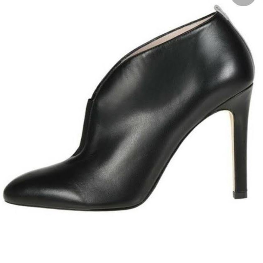 NWOT SJP by Sarah Jessica Parker Trois Su Black Leather Booties